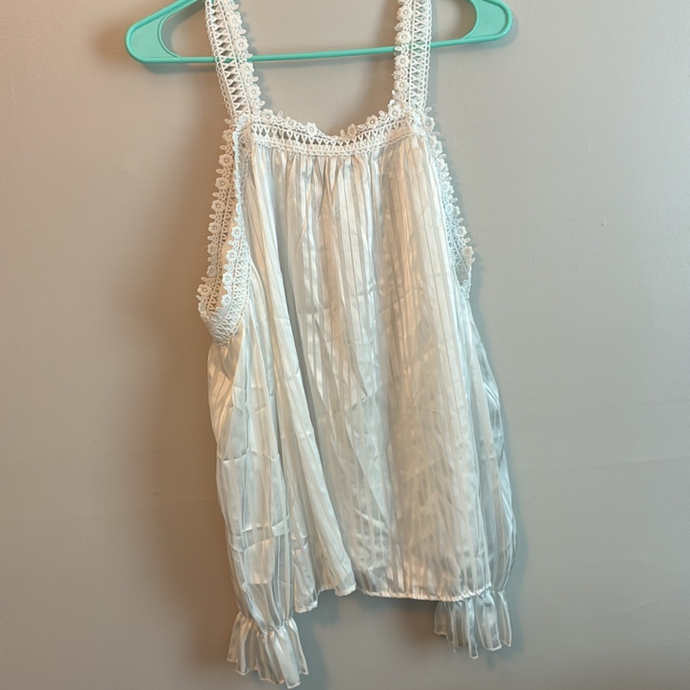 Women’s white top size medium - Picture 4 of 5